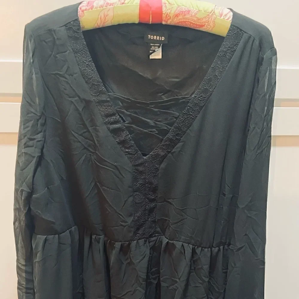 TORRID Black Lace Inset Bell Sleeve Babydoll Sheet Chiffon Top Size 0
